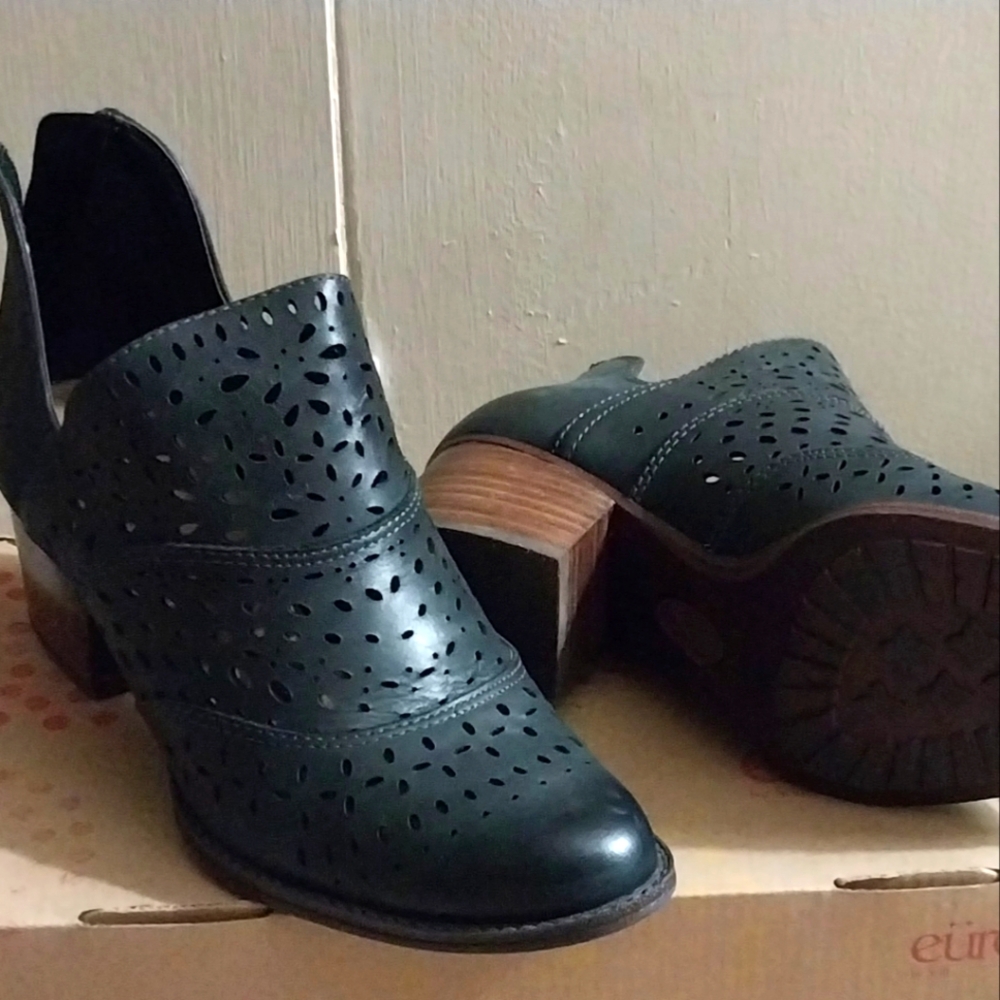 Sofft Wyoming Ankle Booties